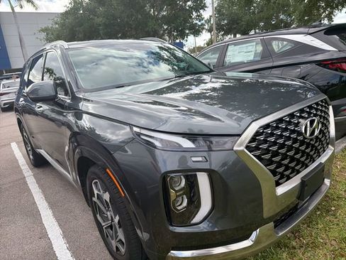 Used 2022 Hyundai Palisade Calligraphy w/ Cargo Package FWD image 2