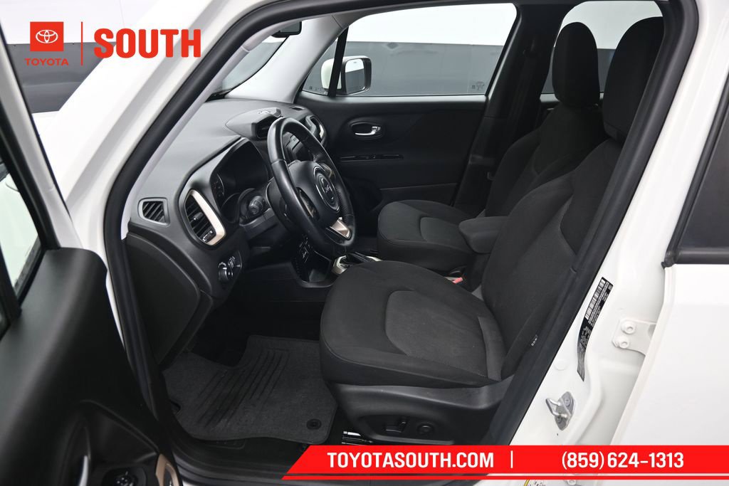 Used 2016 Jeep Renegade Latitude w/ Safety & Security Group FWD image 9