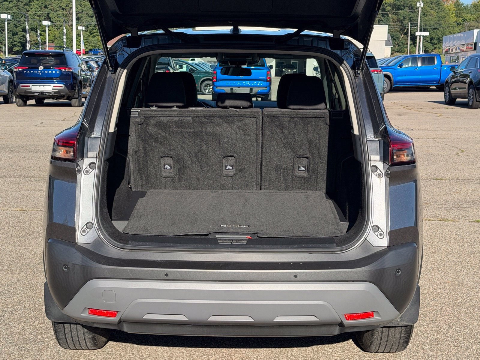 Used 2023 Nissan Rogue S AWD/4WD image 32