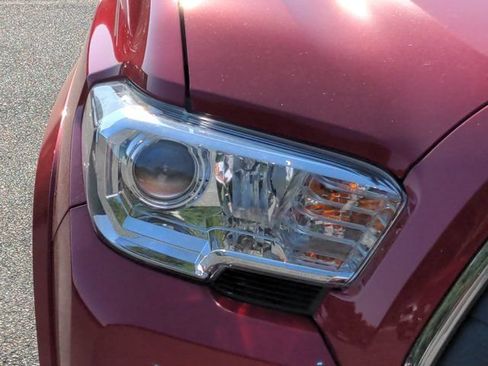 Used 2021 Toyota Tacoma SR5 RWD image 10