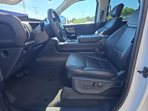 Used 2025 Ford Expedition Platinum w/ Driver's Package image 21