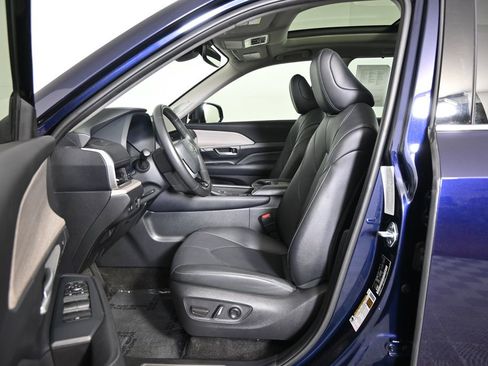 Used 2024 Toyota Grand Highlander AWD image 22