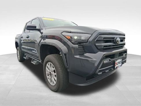 Used 2025 Toyota Tacoma SR5 AWD/4WD image 3