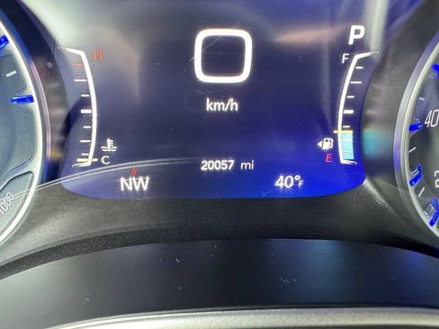 Used 2025 Chrysler Pacifica Select FWD image 12