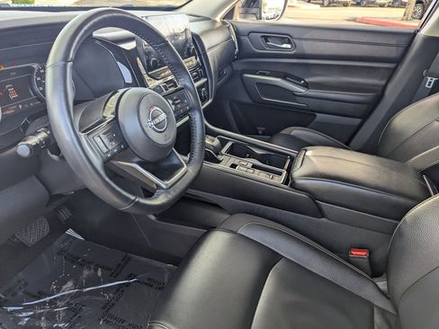 Certified 2024 Nissan Pathfinder SL image 17