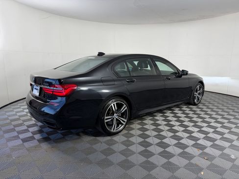 Used 2019 BMW 740i w/ M Sport Package RWD image 9