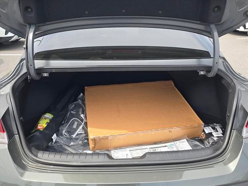 Used 2025 Hyundai Elantra Sport image 13