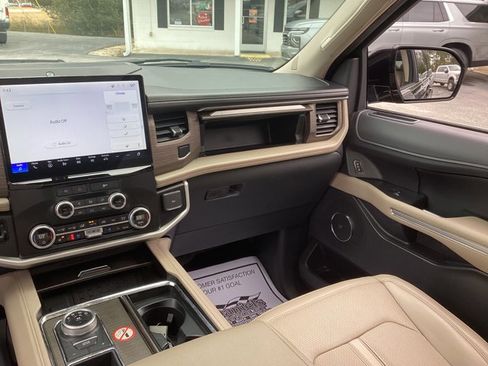 Used 2024 Ford Expedition Max Limited image 12