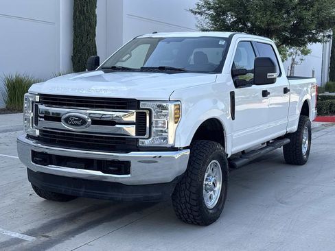 Used 2018 Ford F250 XLT w/ FX4 Off-Road Package AWD/4WD image 7