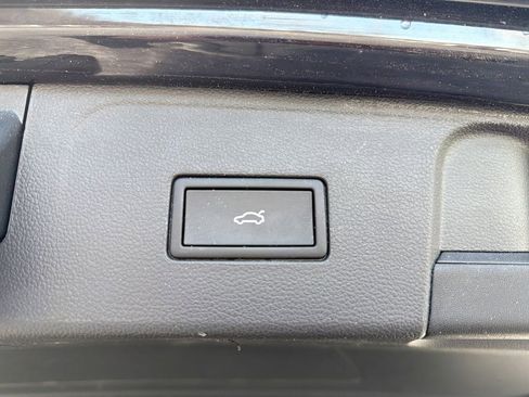 Used 2025 Volkswagen Atlas SE AWD/4WD image 39
