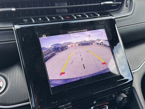 Used 2025 Jeep Grand Cherokee Altitude AWD/4WD image 17