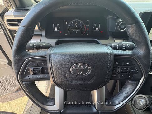 Used 2025 Toyota 4Runner SR5 AWD/4WD image 18
