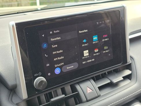 Used 2023 Toyota RAV4 LE image 31