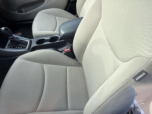 Used 2015 Hyundai Elantra SE w/ Option Group 02 FWD image 5