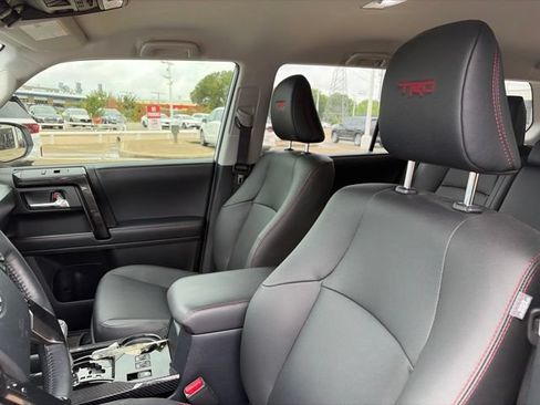 Used 2024 Toyota 4Runner TRD Off-Road Premium AWD/4WD image 8