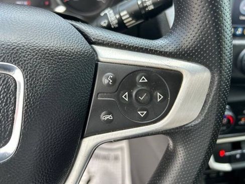 Used 2024 GMC Terrain SLE w/ Driver Convenience Package FWD image 18