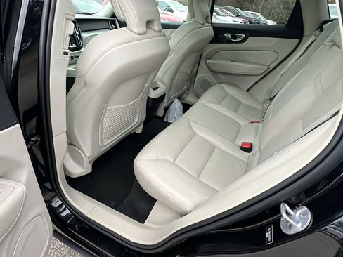 Used 2024 Volvo XC60 B5 Core image 25