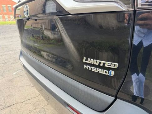 Used 2022 Toyota RAV4 Limited AWD/4WD image 7