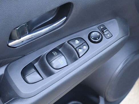 Used 2022 Nissan Kicks SV w/ Interior Electronics Package FWD image 20