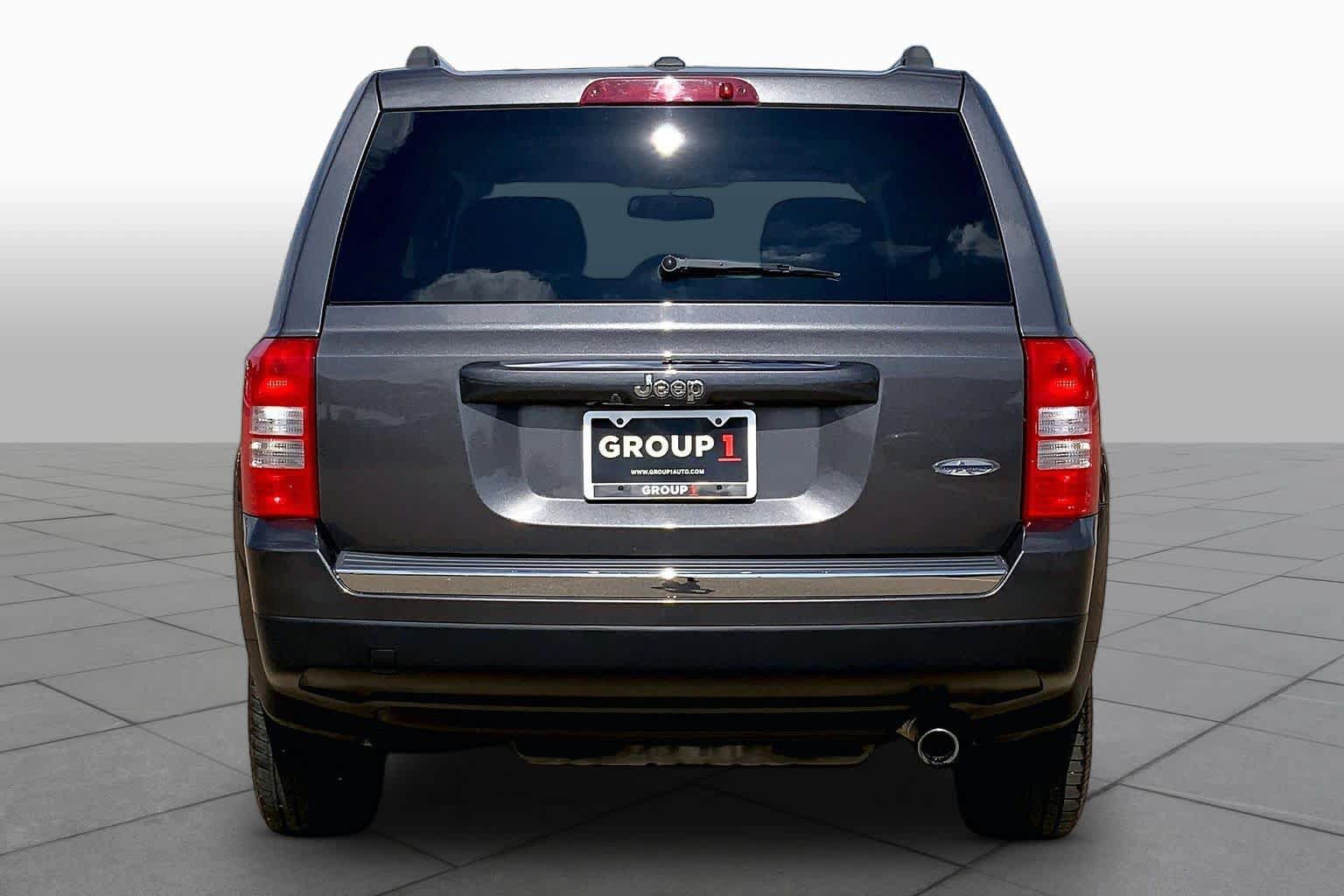 Used 2016 Jeep Patriot High Altitude FWD image 4