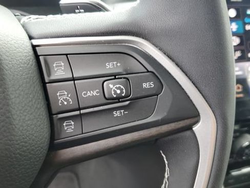 Certified 2023 Jeep Grand Cherokee Limited w/ Black Appearance Package AWD/4WD image 13