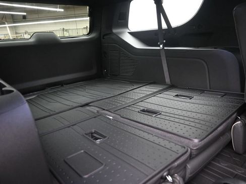 New 2026 Chevrolet Suburban Premier w/ Sun And Tow Package AWD/4WD image 11