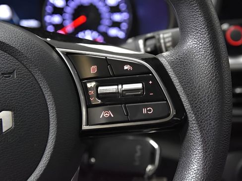 Used 2024 Kia Forte LXS image 17