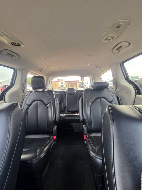 Used 2024 Chrysler Pacifica Touring-L FWD image 22
