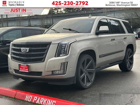Used 2017 Cadillac Escalade Premium Luxury image 1