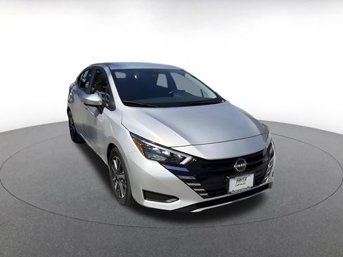 Used 2025 Nissan Versa SV image 3