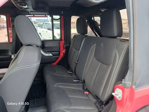 Used 2015 Jeep Wrangler Unlimited Sahara w/ Connectivity Group AWD/4WD image 12