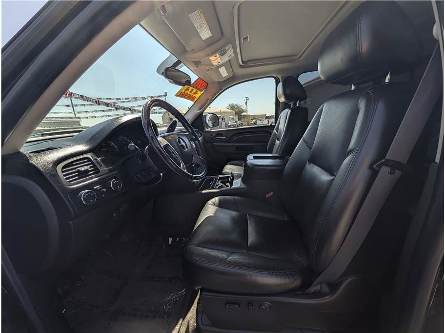 Used 2011 GMC Sierra 2500 Denali w/ Suspension Package, Off-Road AWD/4WD image 9
