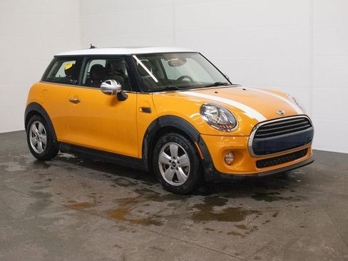 Used 2018 MINI Cooper 2-Door Hardtop image 1