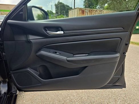 Used 2025 Nissan Altima 2.5 SV FWD image 27