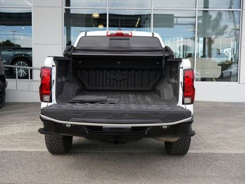 Used 2024 Chevrolet Colorado Trail Boss w/ Technology Package image 8
