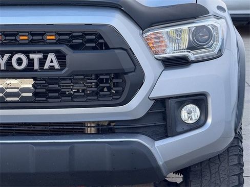 Used 2019 Toyota Tacoma TRD Off-Road image 8