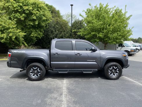 Used 2021 Toyota Tacoma TRD Off-Road w/ TRD Premium Off Road Package image 10