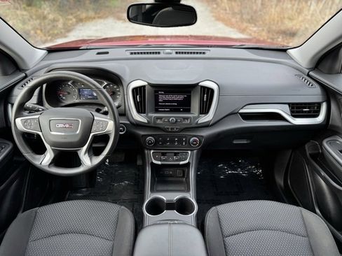 Used 2024 GMC Terrain SLE image 21