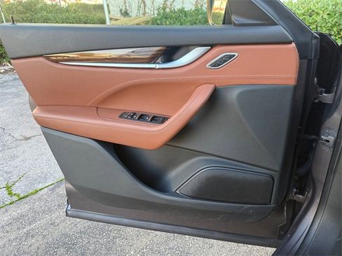 Used 2022 Maserati Levante GT image 11