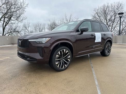 New 2026 Volvo XC90 T8 Ultra w/ Protection Package Premier image 3