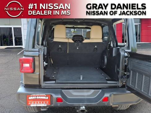 Used 2019 Jeep Wrangler Unlimited Sahara AWD/4WD image 8