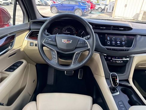 Used 2017 Cadillac XT5 Luxury w/ Driver Awareness Package image 17