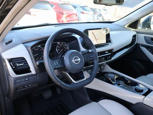 Used 2023 Nissan Rogue SL w/ SL Premium Package image 17