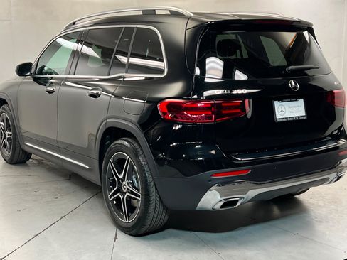 New 2026 Mercedes-Benz GLB 250 4MATIC image 3