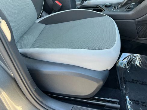 Used 2022 Volkswagen Taos S image 18