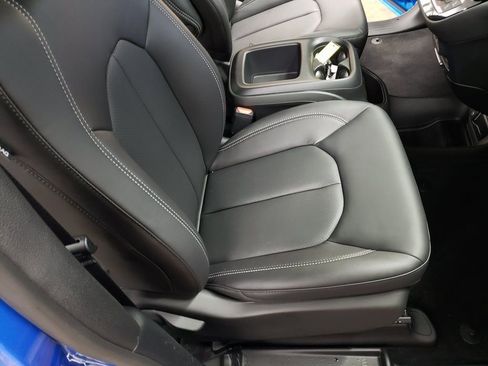 New 2026 Chrysler Pacifica Select image 12