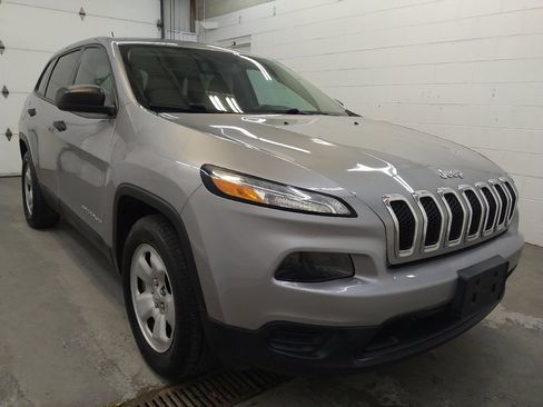Used 2016 Jeep Cherokee Sport image 13
