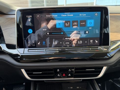 Used 2025 Volkswagen Atlas SE w/ Panoramic Sunroof Package image 24