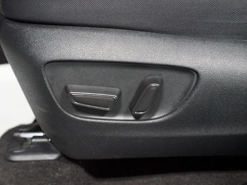 Certified 2024 Toyota Highlander LE FWD image 34