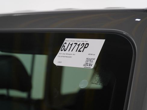 Used 2023 Jeep Wrangler Unlimited Sahara w/ Cold Weather Group image 24